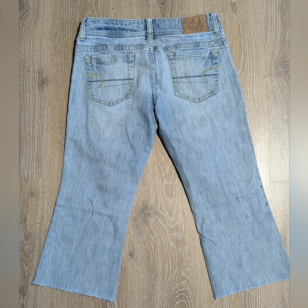 American Eagle Light Wash Artist Crop Jeans Raw Hem Mid-Rise Women's 8‎ Short - Picture 7 of 10